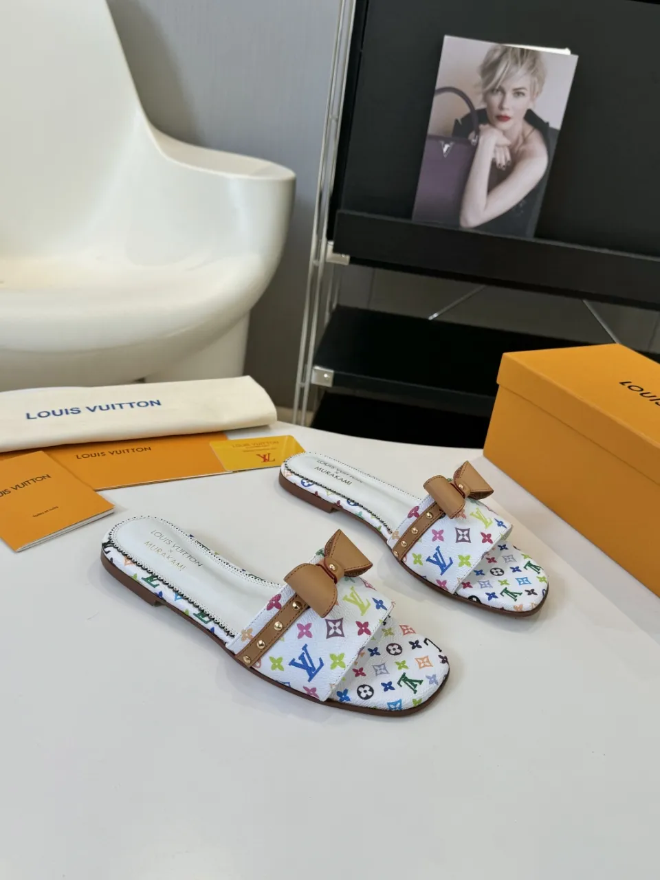 👟👟Ex-factory price 320👟👟 Genuine leather sole +40 Louis Vuitton, 1:1 advanced customization upper, fabric: customized LV special fabric, lining: sheepskin, original molding hardware, code number: 35-42, order with pictures, welcome to send pictures to place an order,